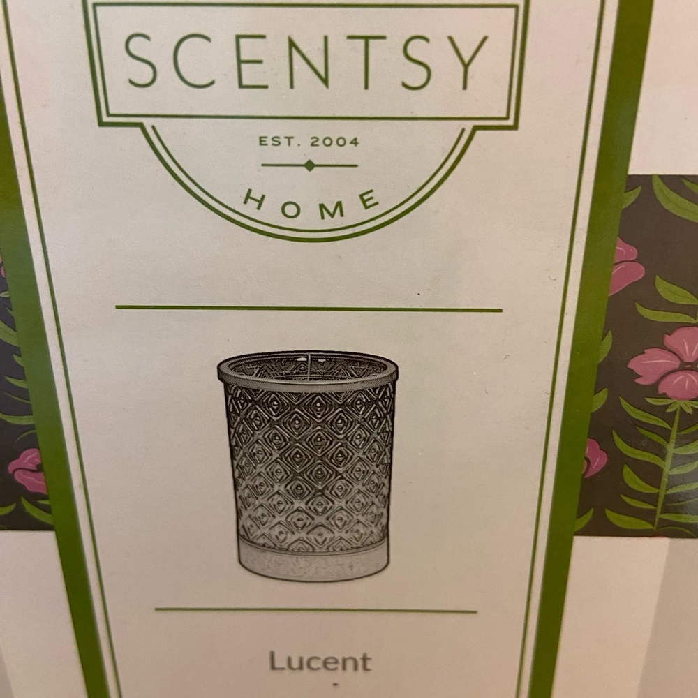 New Scentsy warmer. Base amber color & wax holder is white-Lucent pattern